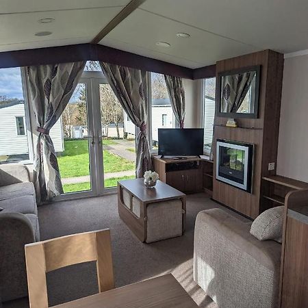 Swift Holidays At Combe Haven Holiday Park Newport Beach Exterior foto