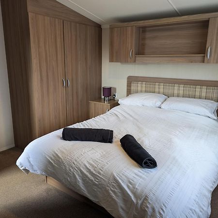 Swift Holidays At Combe Haven Holiday Park Newport Beach Exterior foto